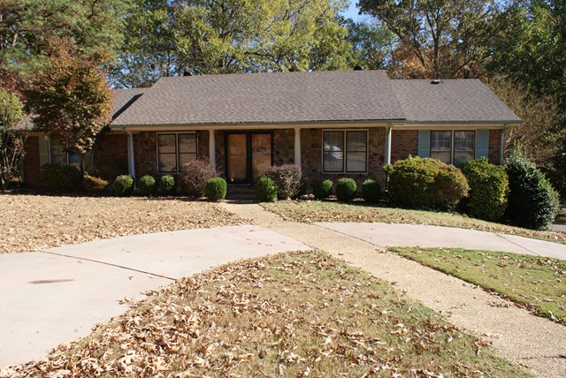 1909 Beechwood Dr S, Florence, AL 35630