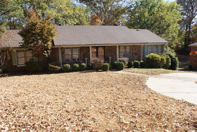 1909 Beechwood Dr S, Florence, AL 35630