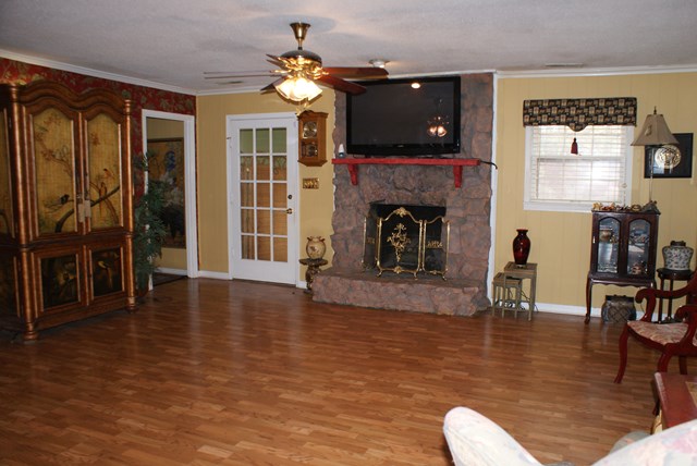 1909 Beechwood Dr S, Florence, AL 35630