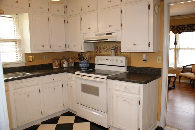 1909 Beechwood Dr S, Florence, AL 35630