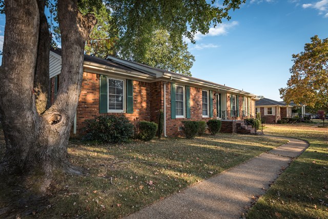 437 Roxie Dr, Florence, AL 35630