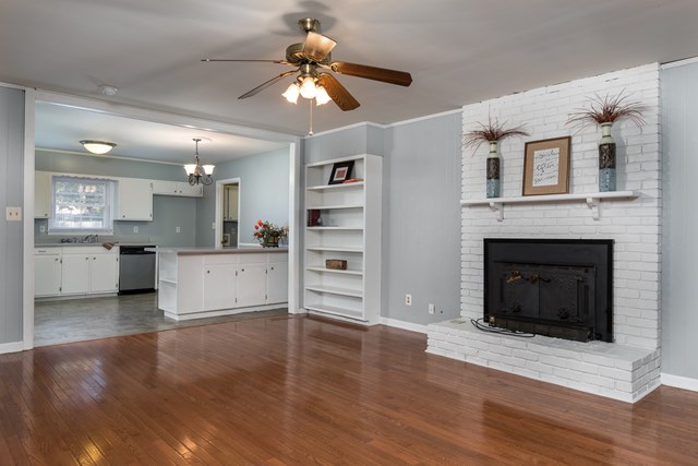 437 Roxie Dr, Florence, AL 35630