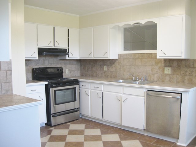 2906 Alexander St, Florence, AL 35633