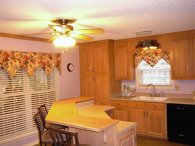 106 Crosslin Ln, Florence, AL 35633