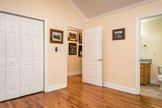 1005 Sunset Beach Rd, Florence, AL 35633