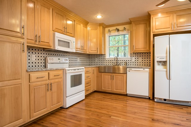 1005 Sunset Beach Rd, Florence, AL 35633