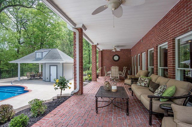 245 Indian Springs Dr, Florence, AL 35634