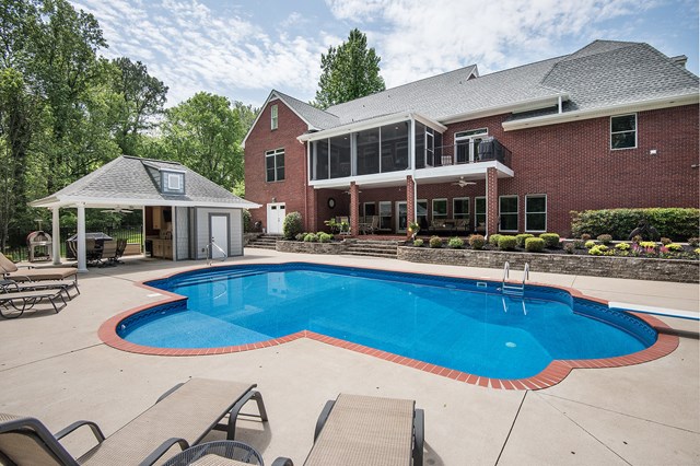 245 Indian Springs Dr, Florence, AL 35634