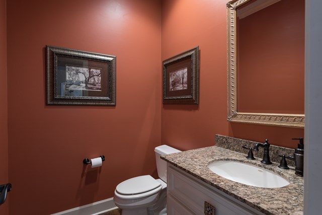 211 Riverwood Dr, Florence, AL 35634