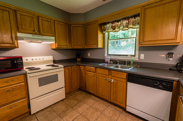 241 Beechwood Dr, Killen, AL 35645