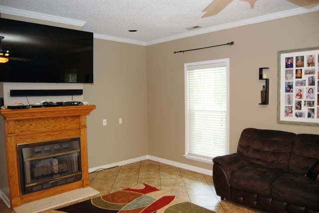 25 Oxford Dr, Killen, AL 35645