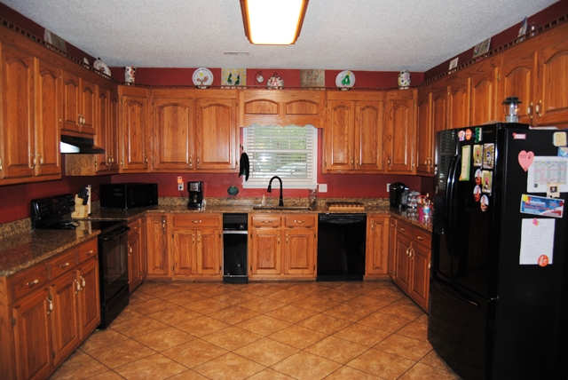 25 Oxford Dr, Killen, AL 35645