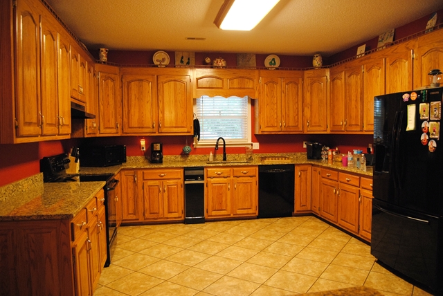 25 Oxford Dr, Killen, AL 35645