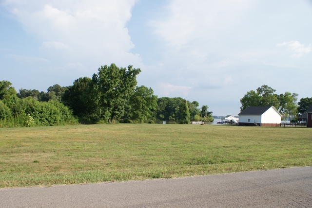 8 Naomi Dr, Rogersville, AL 35652