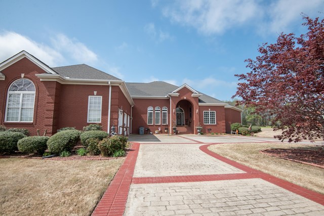 550 Thornton Dr, Rogersville, AL 35652