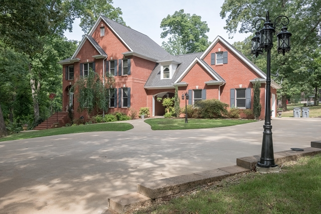 586 York Dr, Rogersville, AL 35652