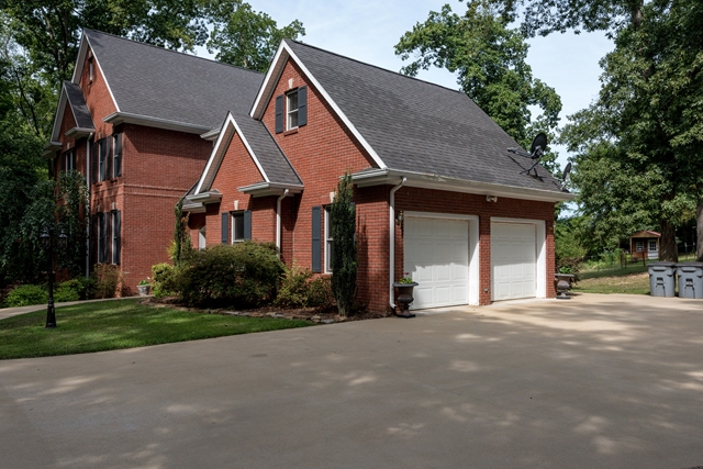 586 York Dr, Rogersville, AL 35652