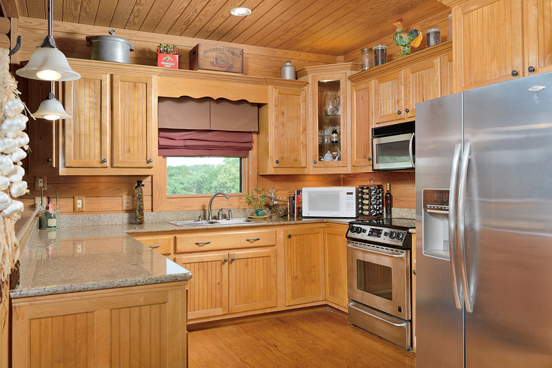555 Whitten Rd., Russellville, AL 35653