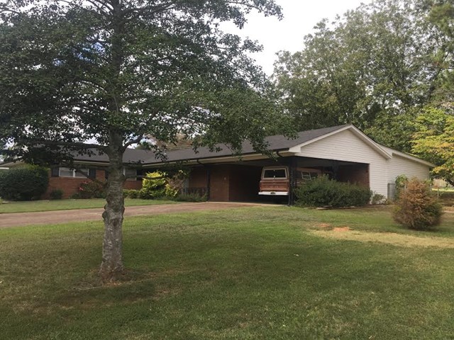 210 Oak Hill Ave, Sheffield, AL 35660