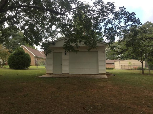 210 Oak Hill Ave, Sheffield, AL 35660