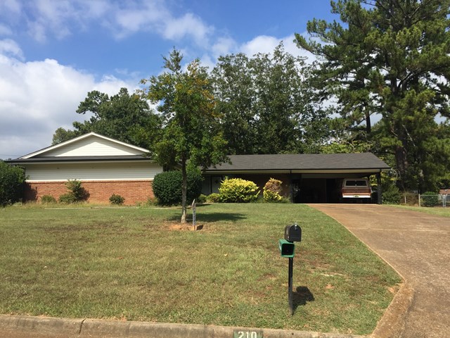 210 Oak Hill Ave, Sheffield, AL 35660