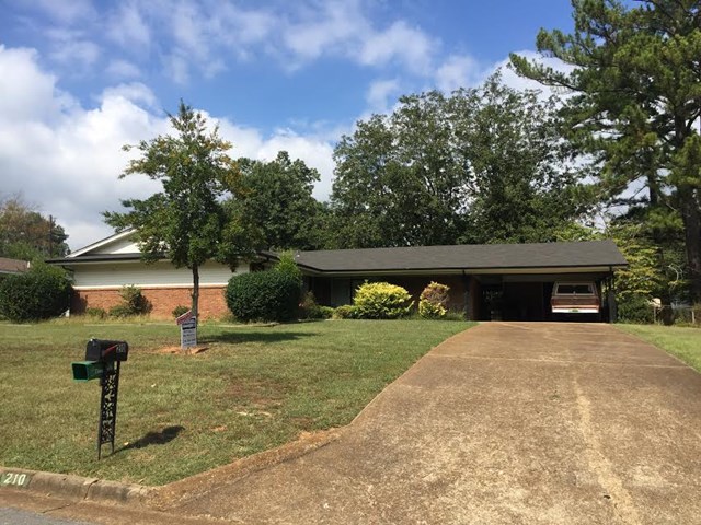 210 Oak Hill Ave, Sheffield, AL 35660