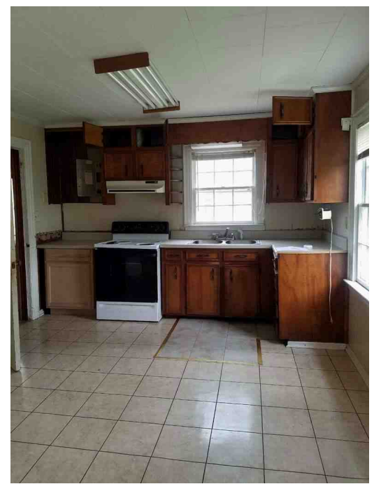 909 SW 11 And 1/2 AveSheffield, AL, 35660Colbert County