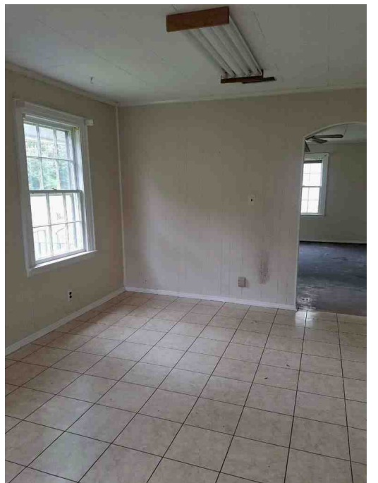 909 SW 11 And 1/2 AveSheffield, AL, 35660Colbert County