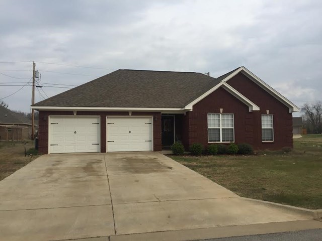 109 Windsor Dr, Muscle Shoals, AL 35661