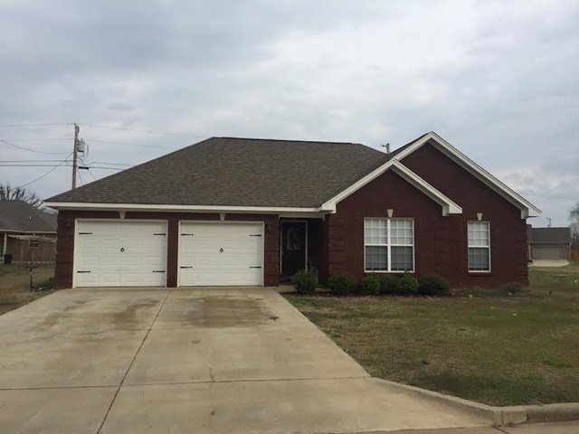 109 Windsor Dr, Muscle Shoals, AL 35661
