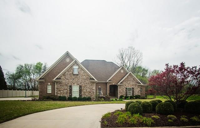 602 Cambridge Cr, Muscle Shoals, AL 35661