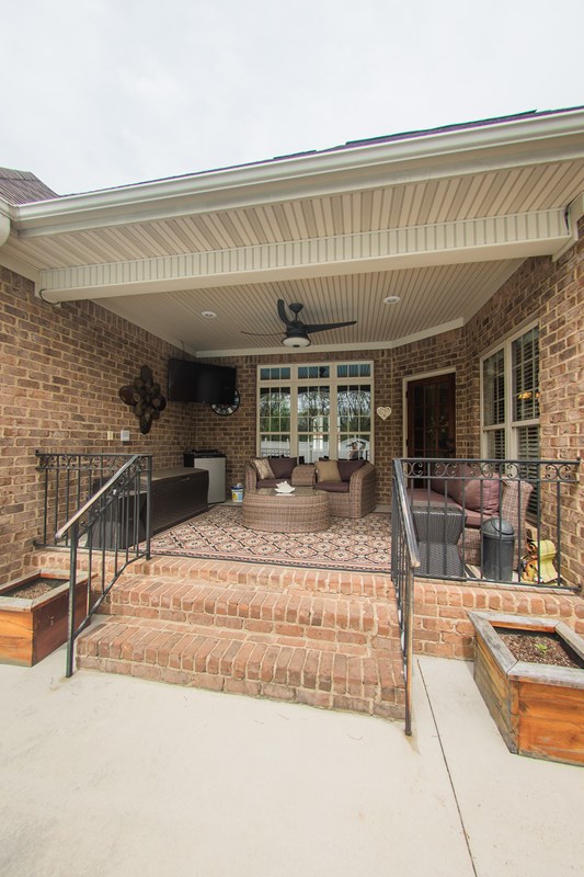 602 Cambridge Cr, Muscle Shoals, AL 35661