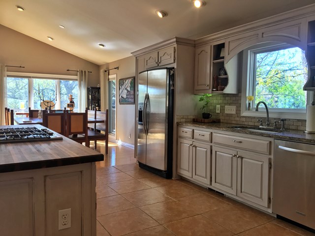 444 Elm Dr, Muscle Shoals, AL 35661