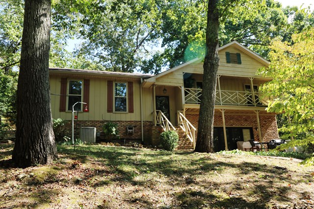 160 Ridgewood Dr, Muscle Shoals, AL 35661