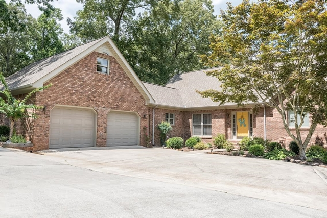 126 Donnegan Cove, Muscle Shoals, AL 35661
