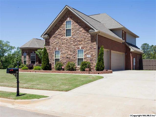 228 LEGENDWOOD DR, Madison, AL 35757