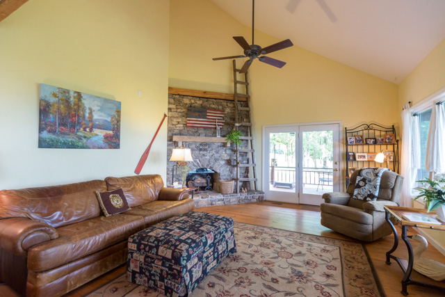 972Loper Lane, Guntersville, AL 35976