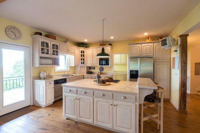 972Loper Lane, Guntersville, AL 35976