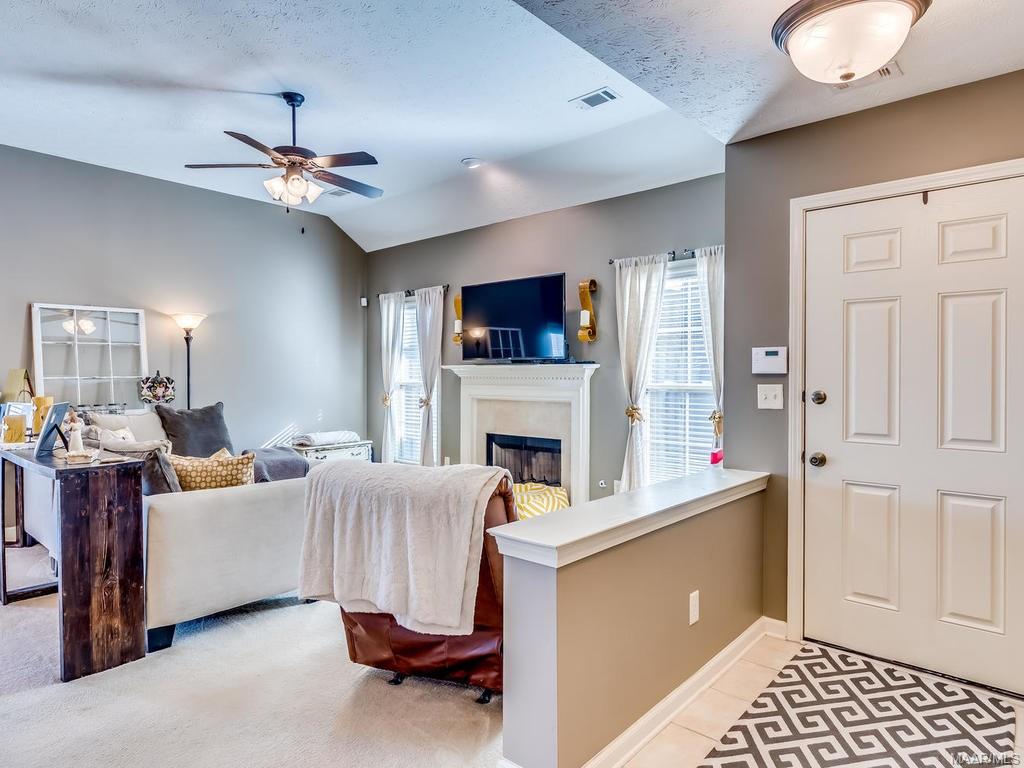 54 LAUREL Place, Deatsville, AL 36022