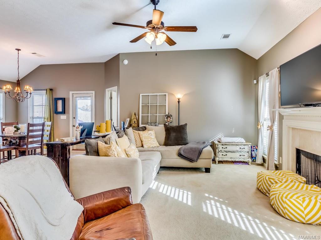 54 LAUREL Place, Deatsville, AL 36022
