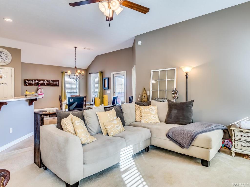 54 LAUREL Place, Deatsville, AL 36022