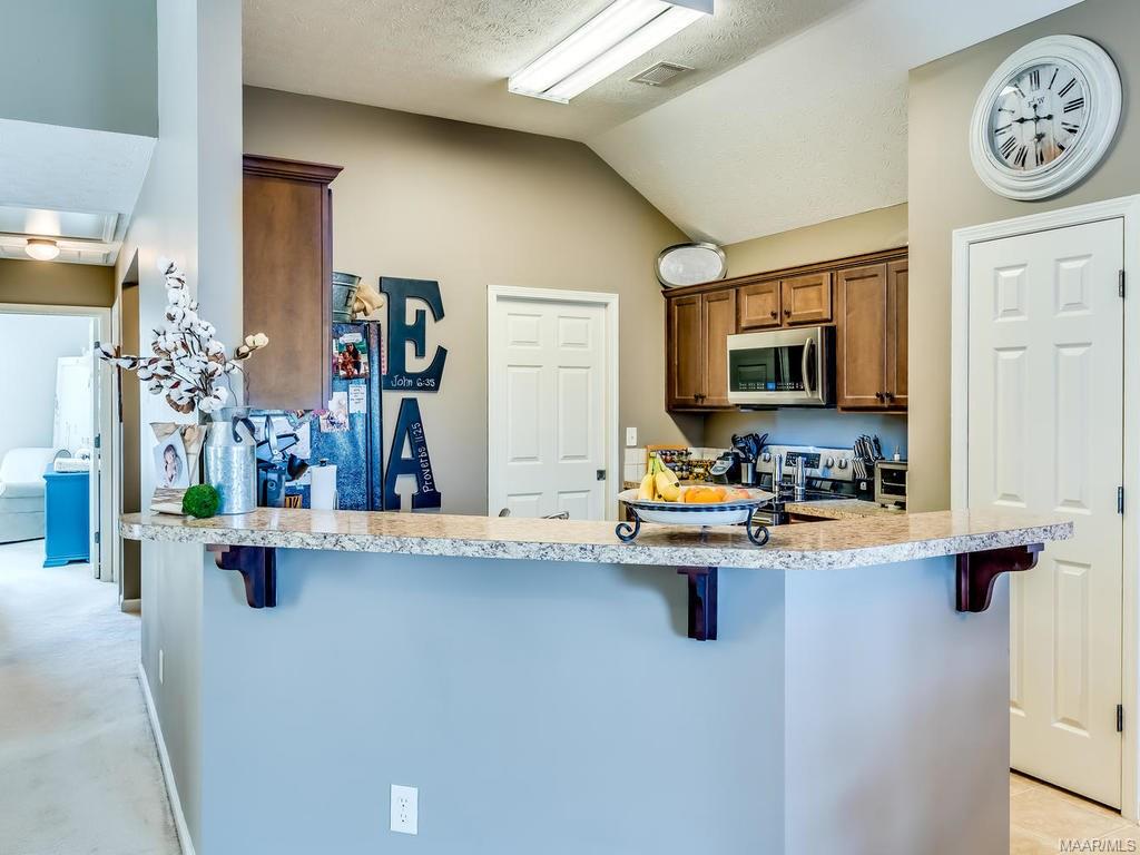 54 LAUREL Place, Deatsville, AL 36022