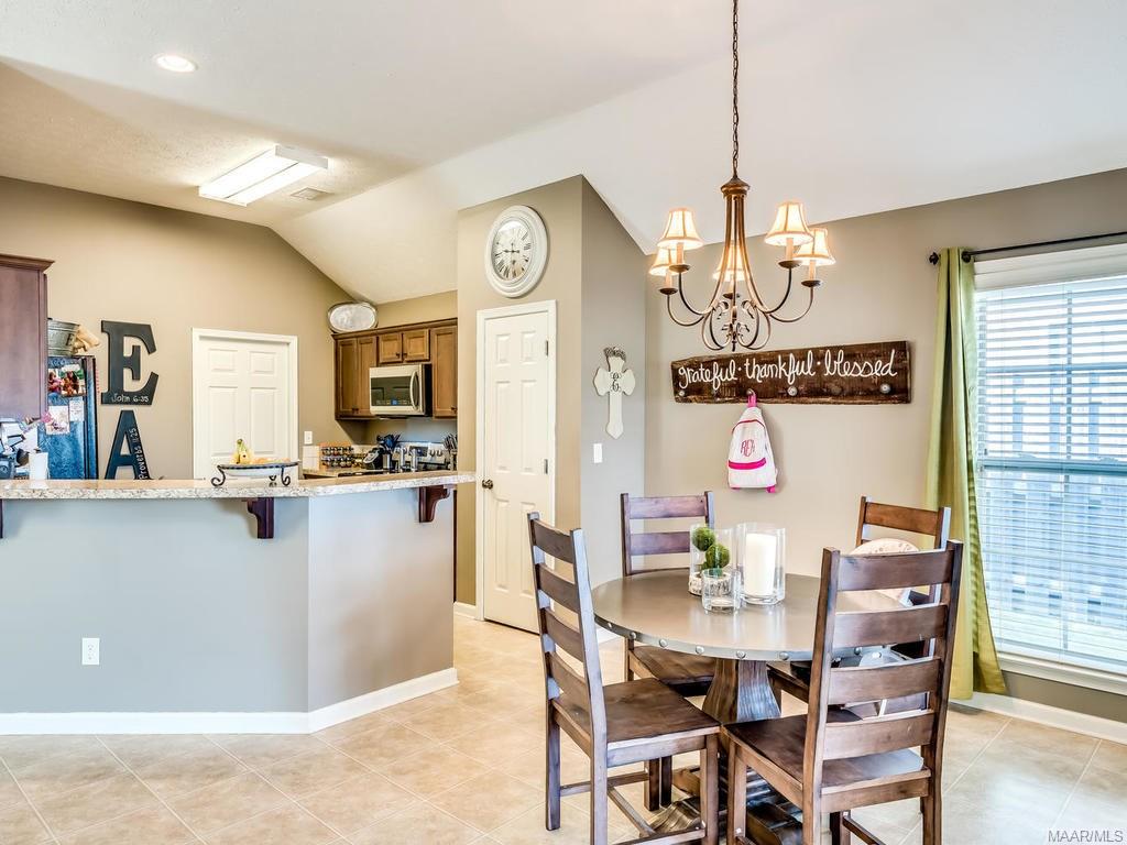 54 LAUREL Place, Deatsville, AL 36022