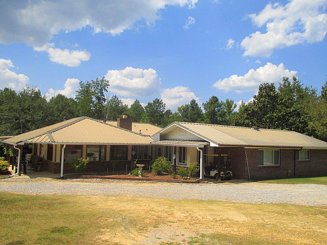 2134 Co. Rd. 66, Deatsville, AL 36022