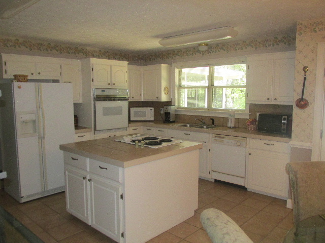 390 Shady Nook Drive, Deatsville, AL 36022