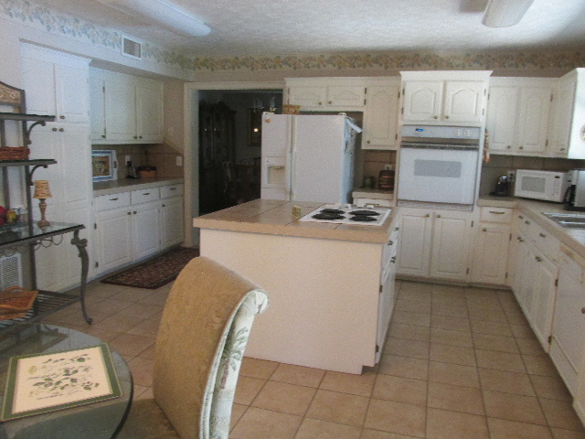 390 Shady Nook Drive, Deatsville, AL 36022
