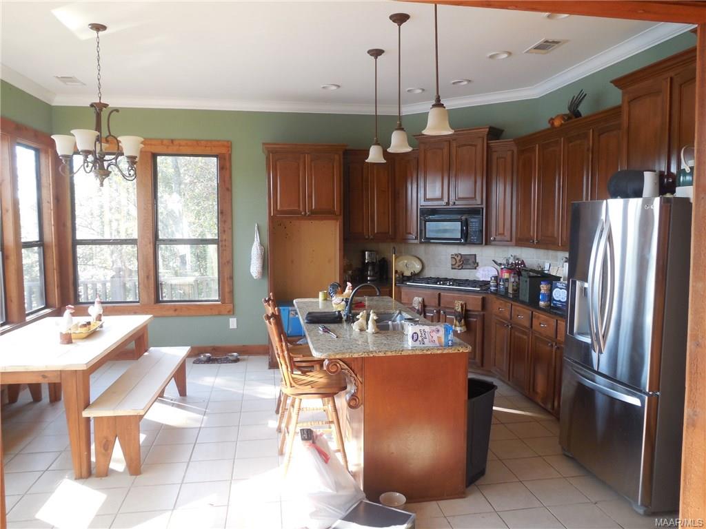 488 SUGAR LOAF HILL Road, Deatsville, AL 36022