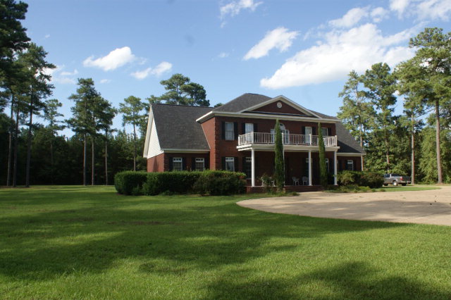 2112 Foxridge Road, Eufaula, AL 36027