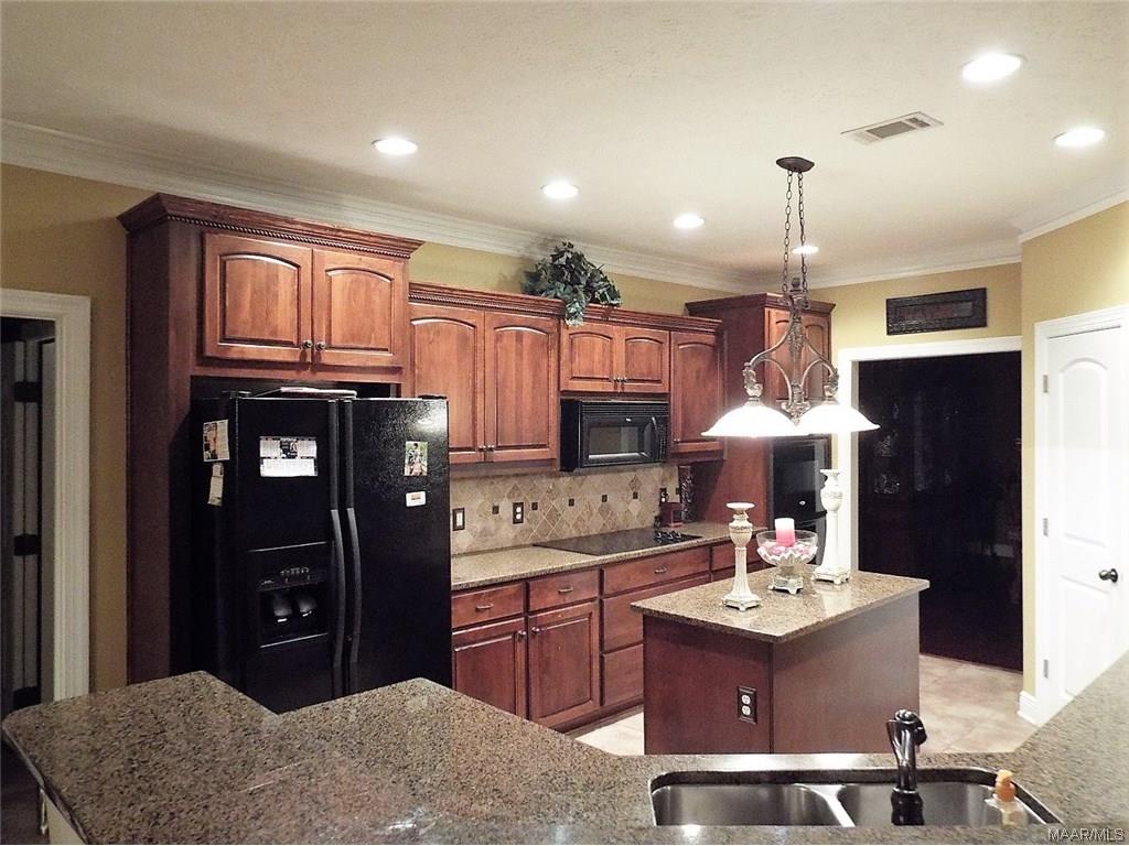 158 County Road 29 ., Prattville, AL 36067