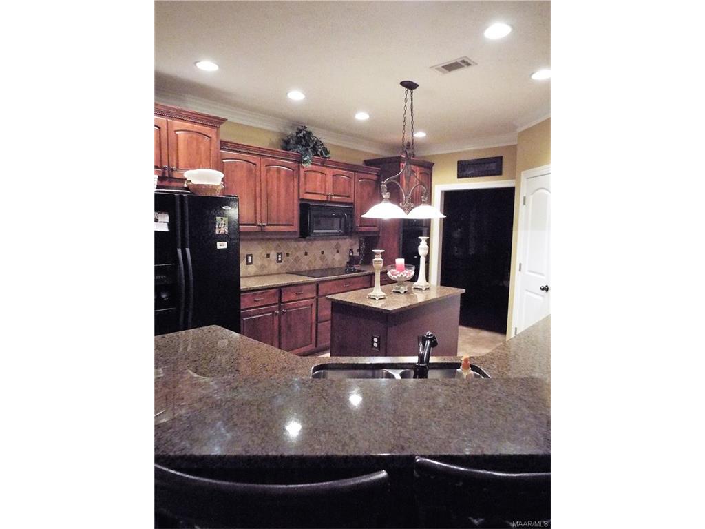158 County Road 29 ., Prattville, AL 36067
